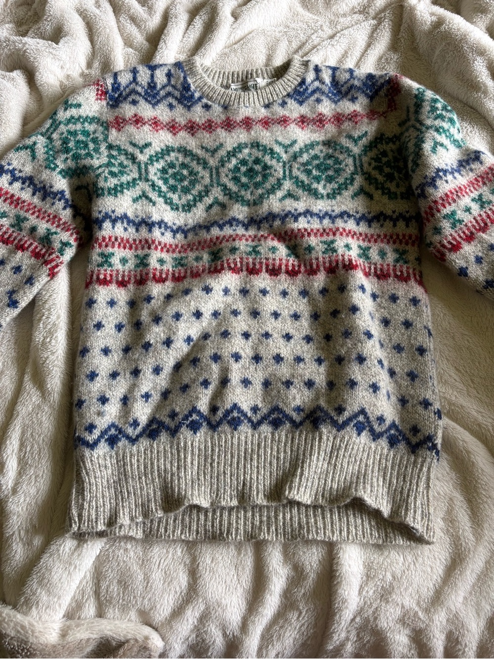 Vintage Cozy Fair Isle Knit Sweater in Cream with Green, Blue & Red